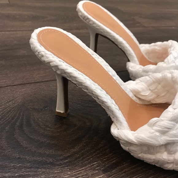 Raffia Stretch Sandals - Picture 4 of 6